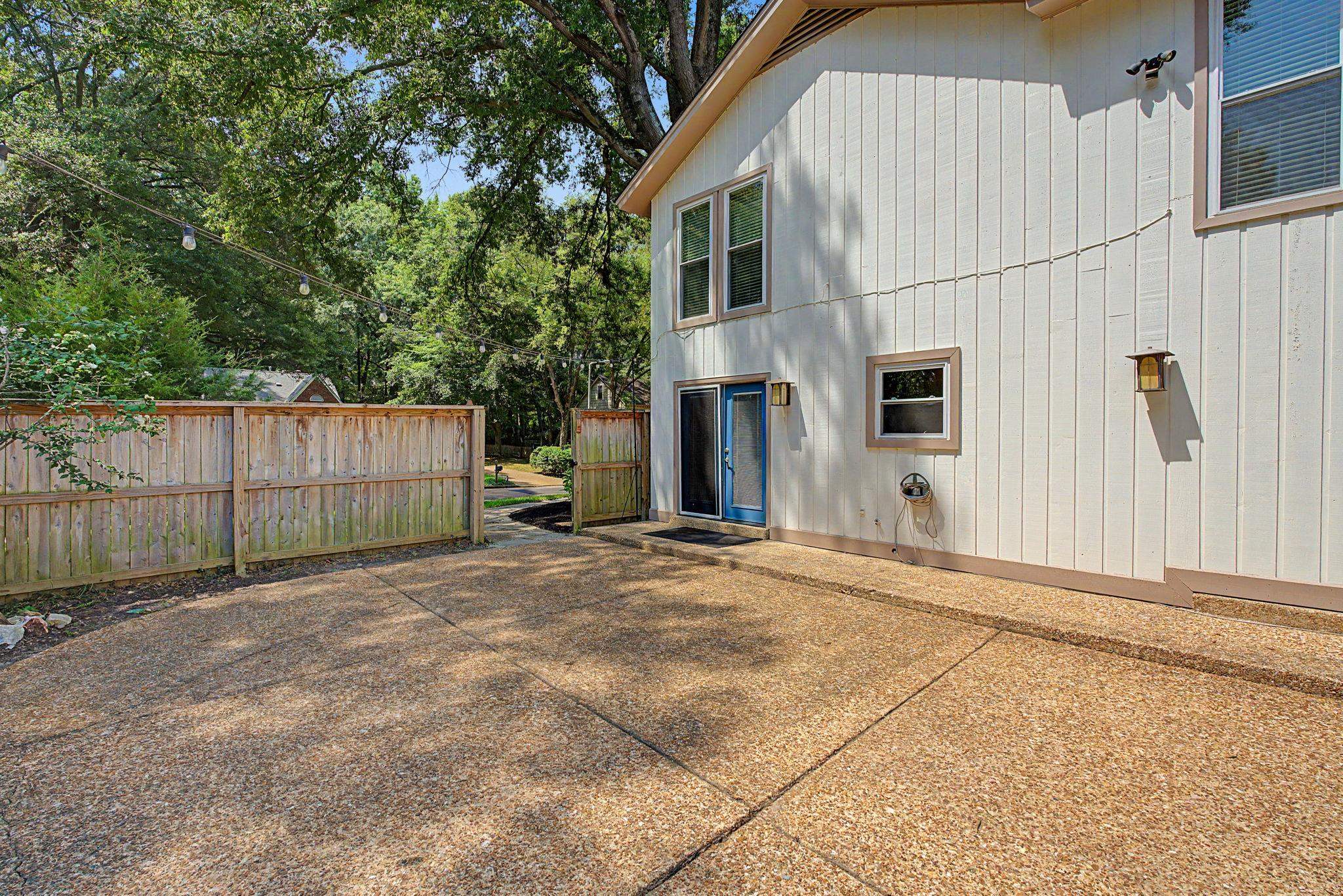 1410 RIVERWOOD CV