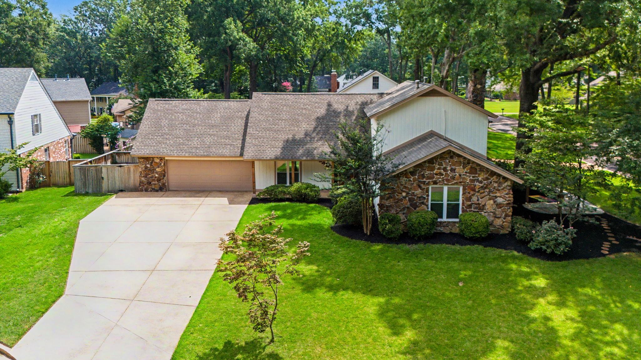 1410 RIVERWOOD CV