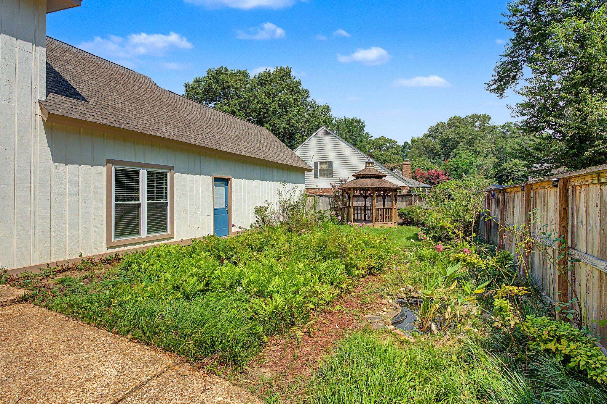 1410 RIVERWOOD CV
