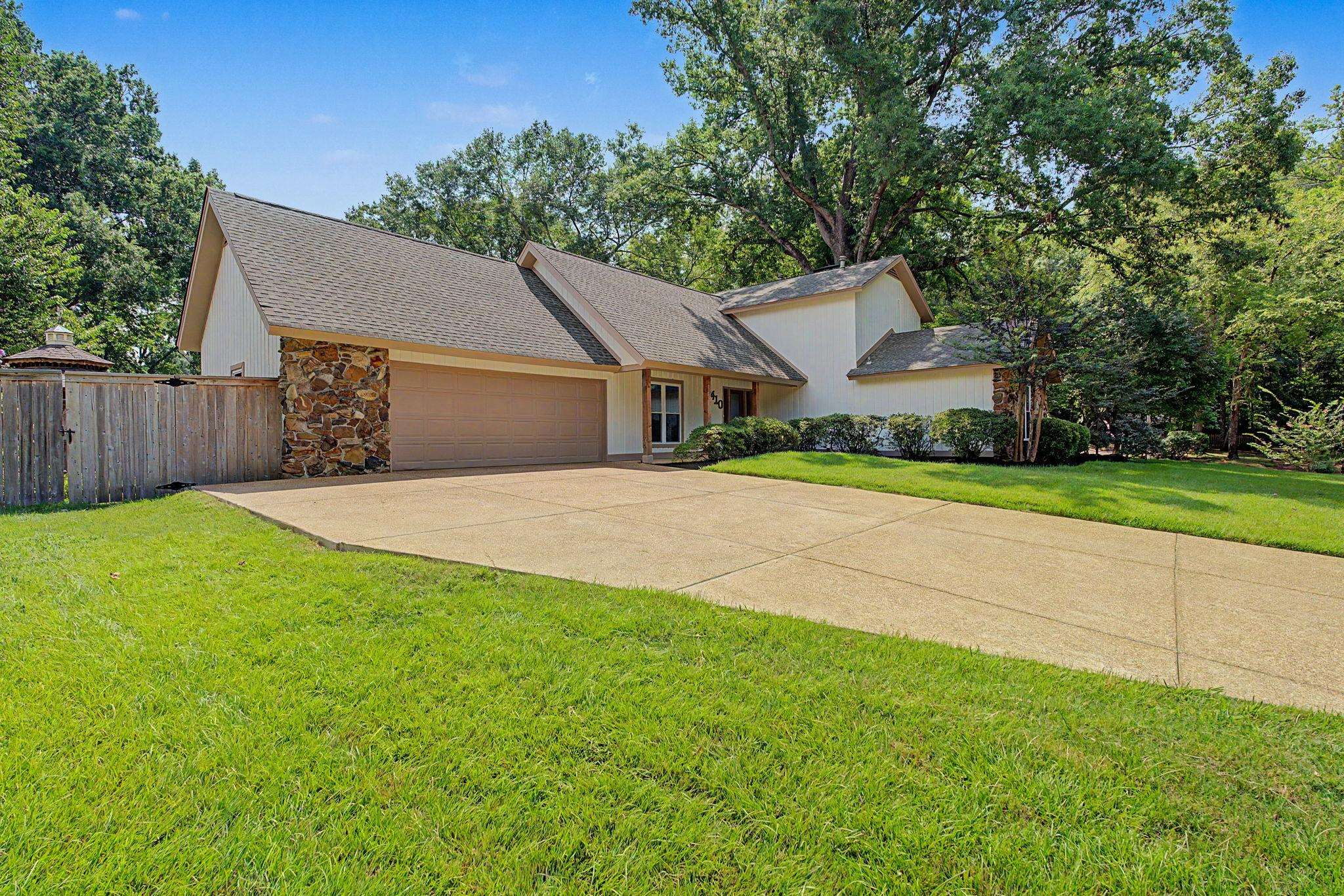 1410 RIVERWOOD CV