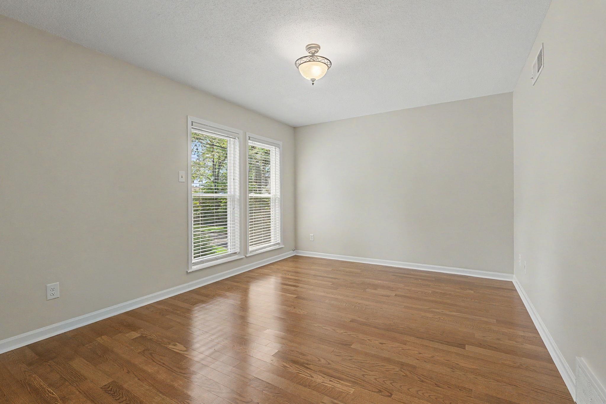 1410 RIVERWOOD CV