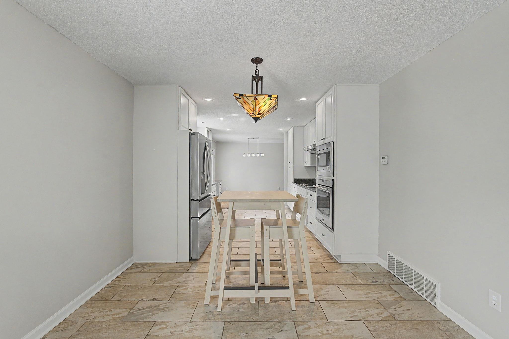 1410 RIVERWOOD CV