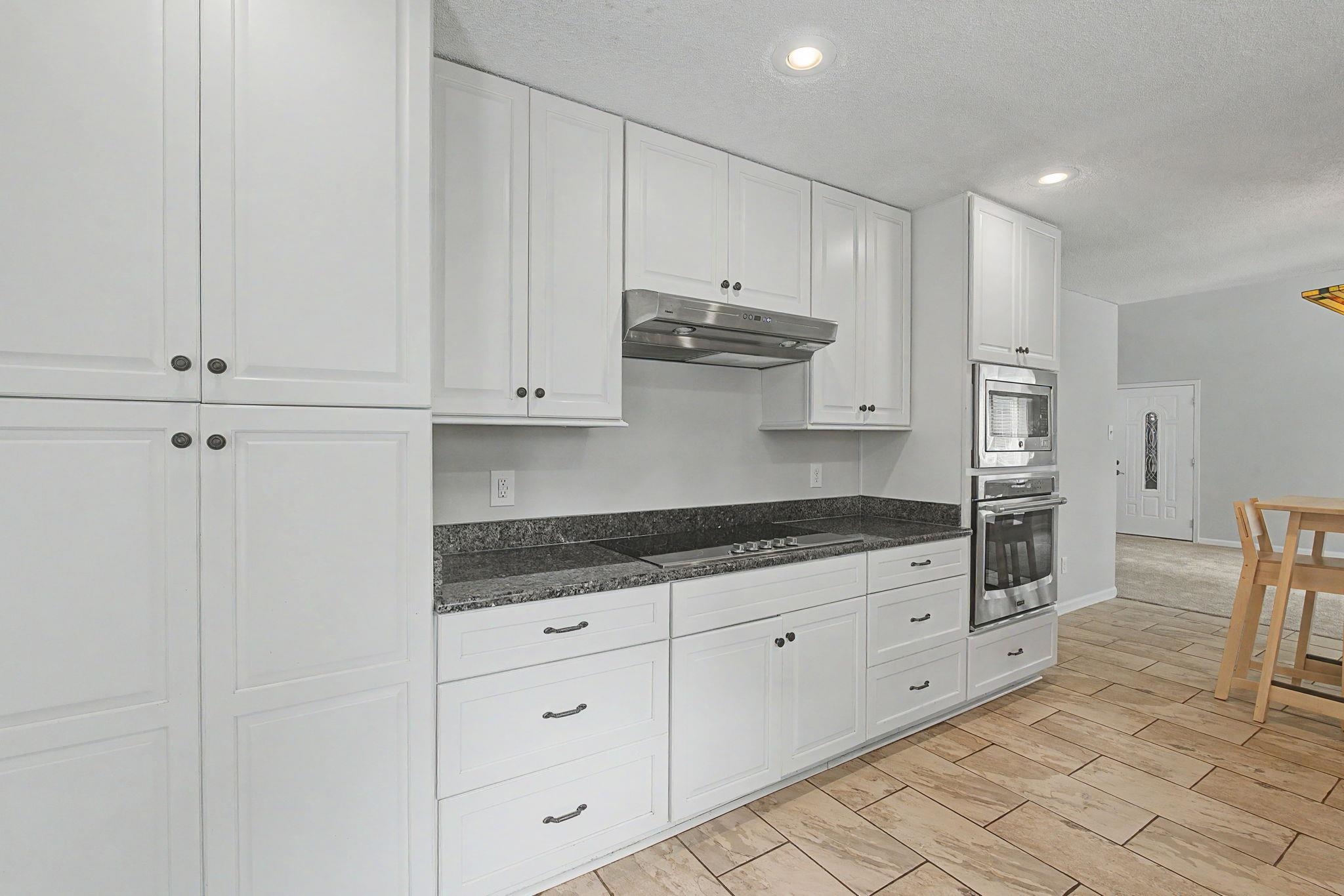 1410 RIVERWOOD CV