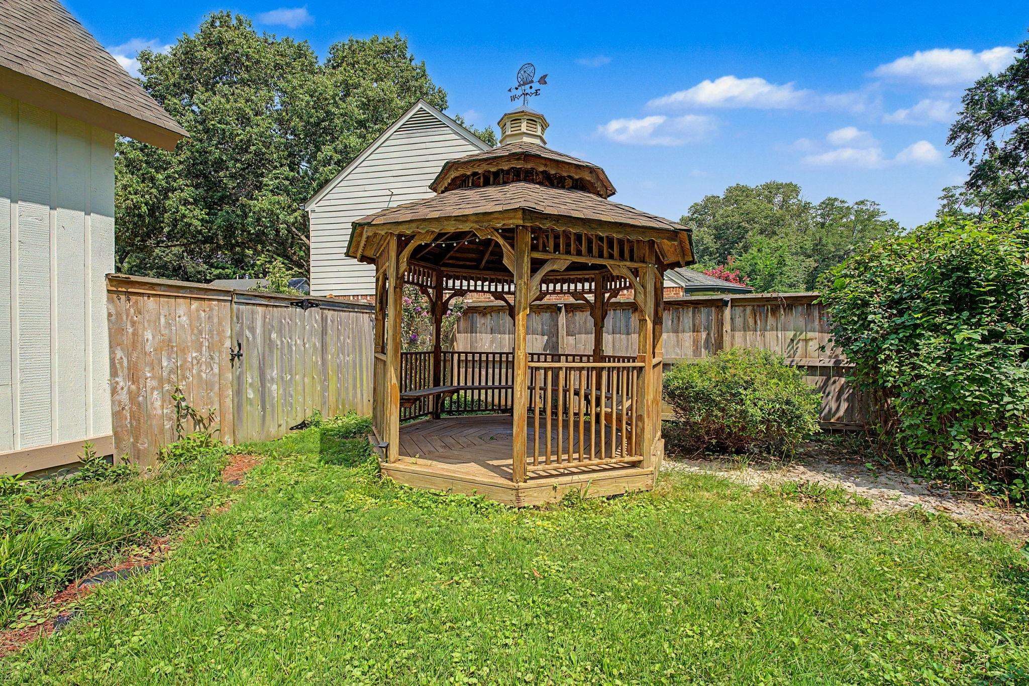 1410 RIVERWOOD CV