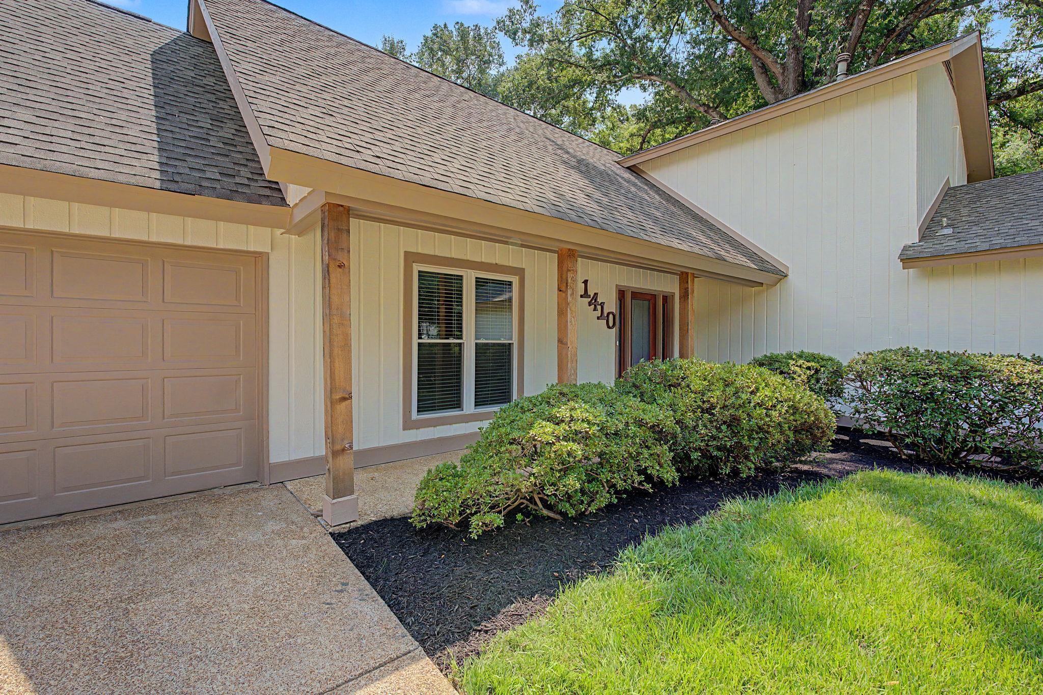 1410 RIVERWOOD CV