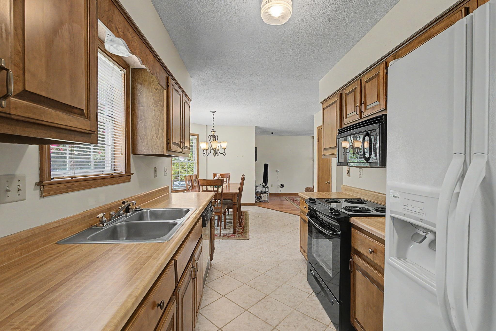 6949 DANEMAN DR
