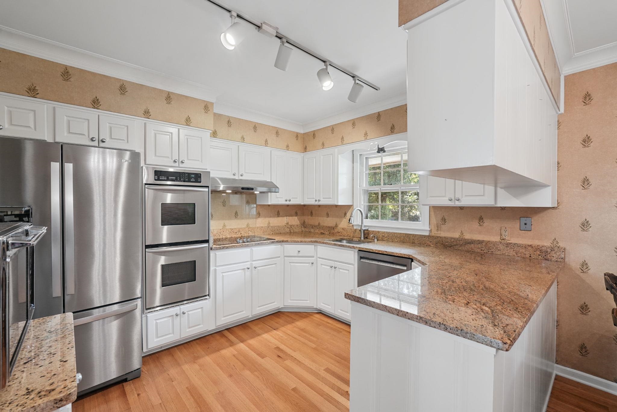5233 MARY STARNES DR