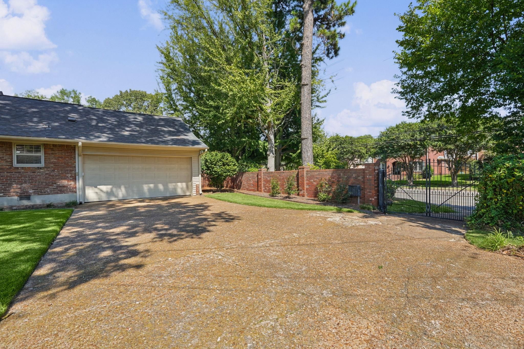 5233 MARY STARNES DR
