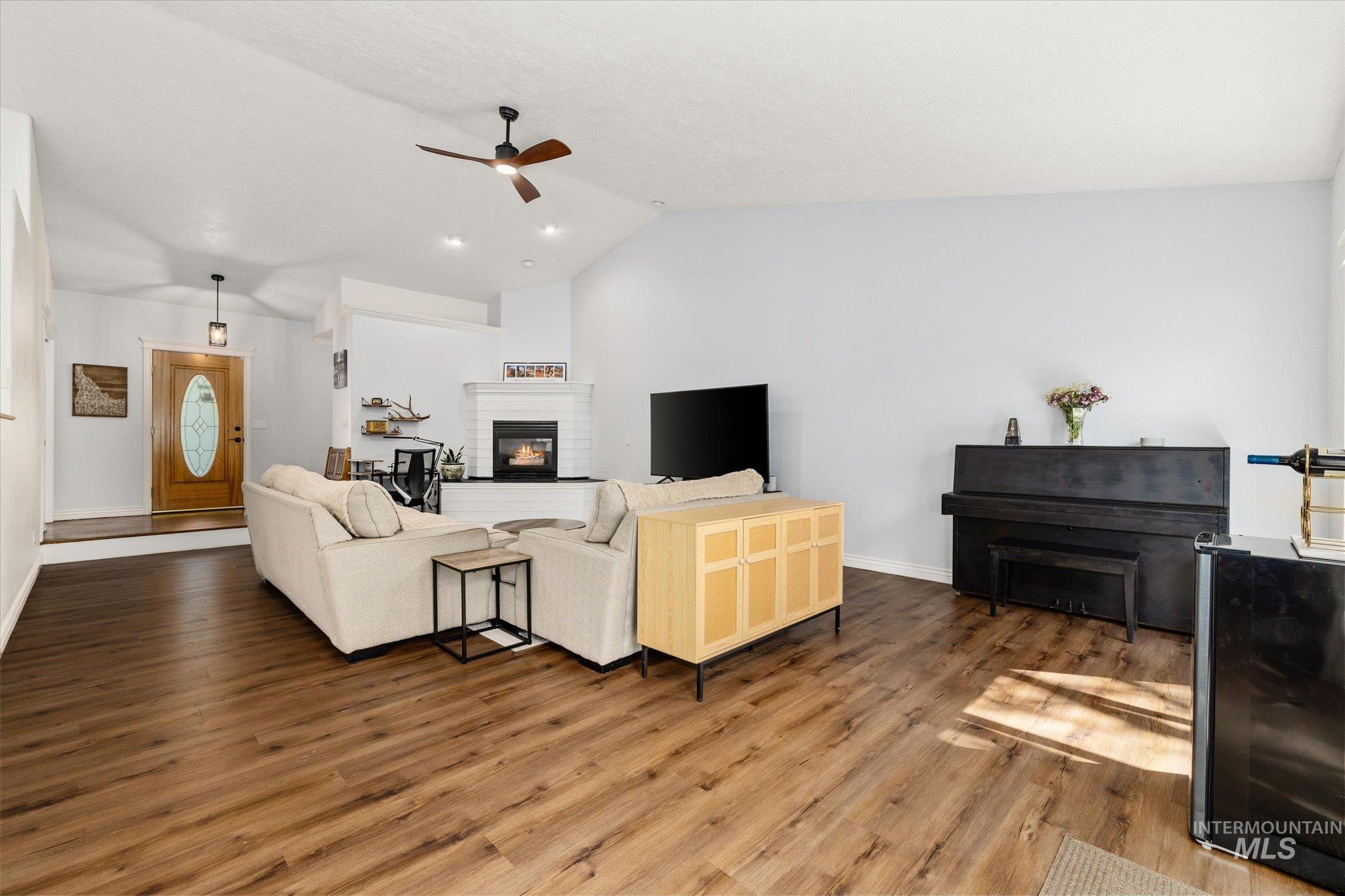 366 S Kestrel Place