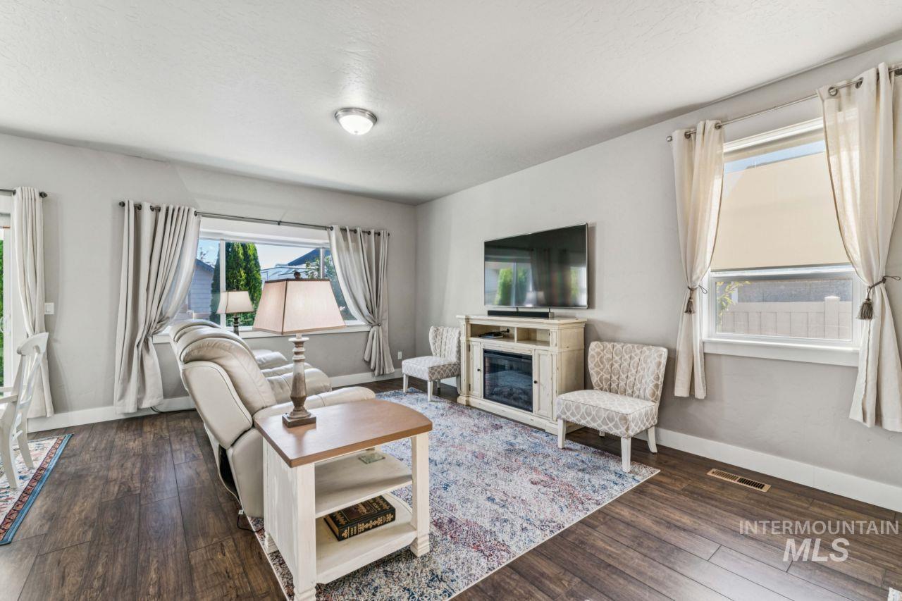 1136 Overland Trail St