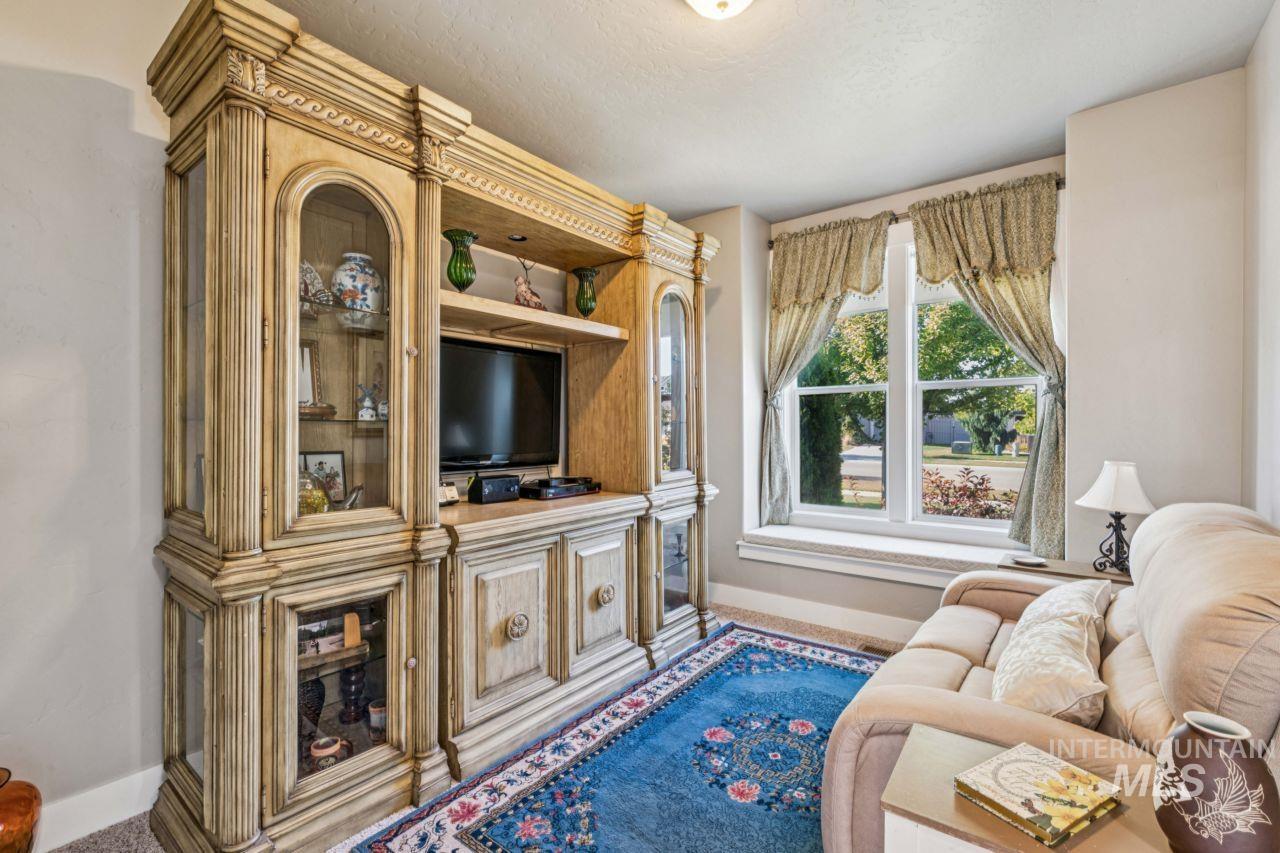 1136 Overland Trail St