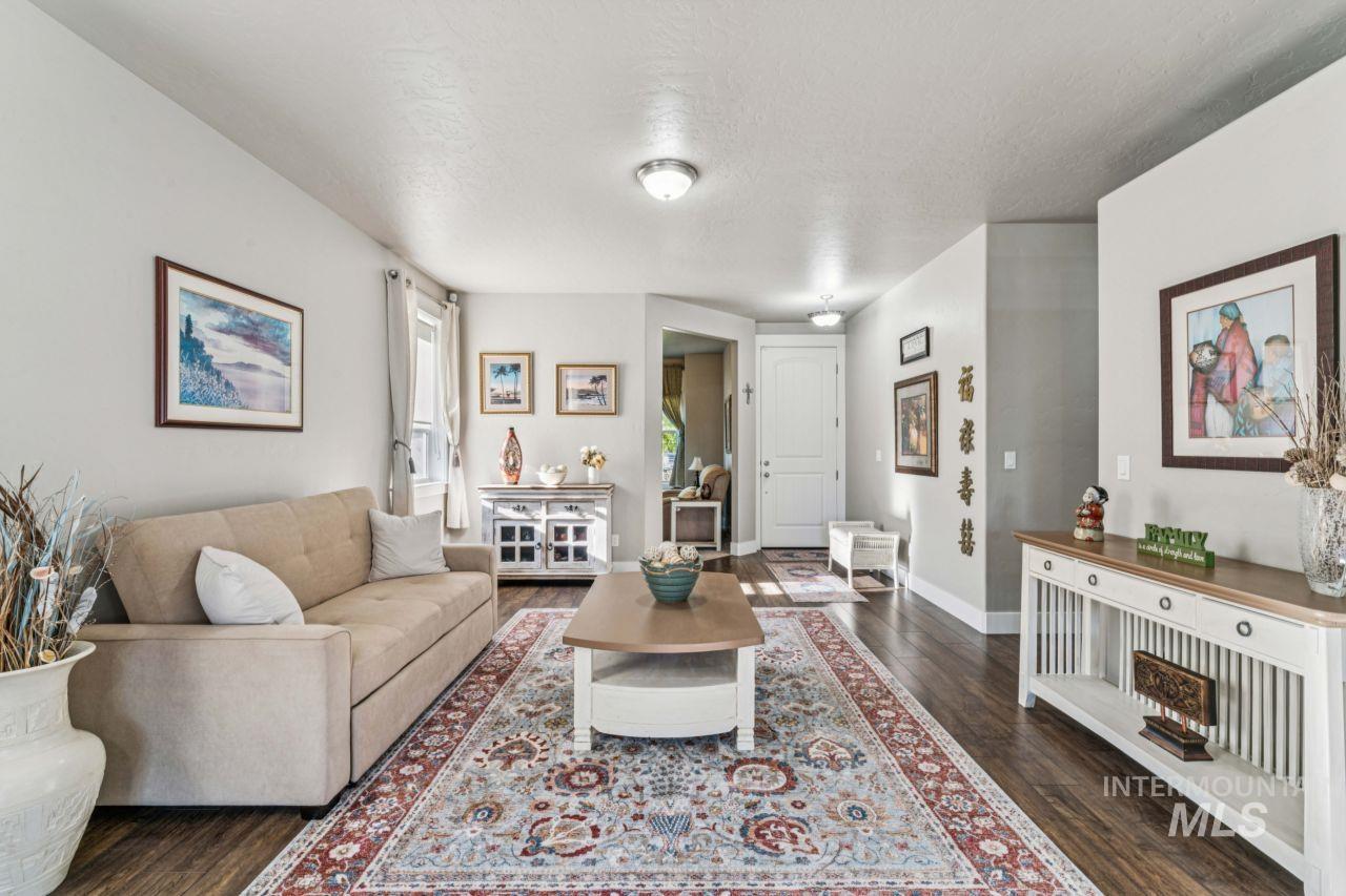 1136 Overland Trail St