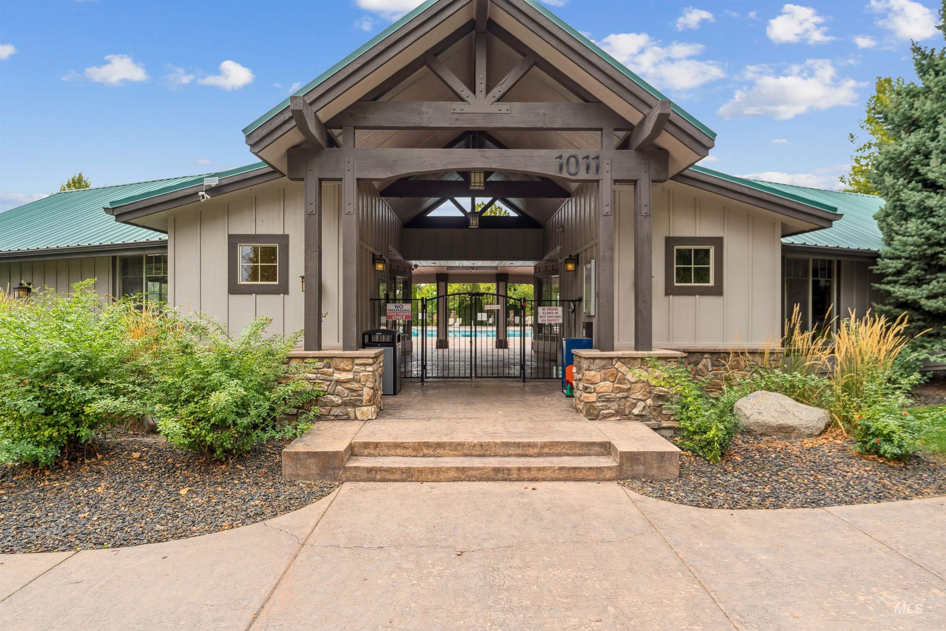 1136 Overland Trail St