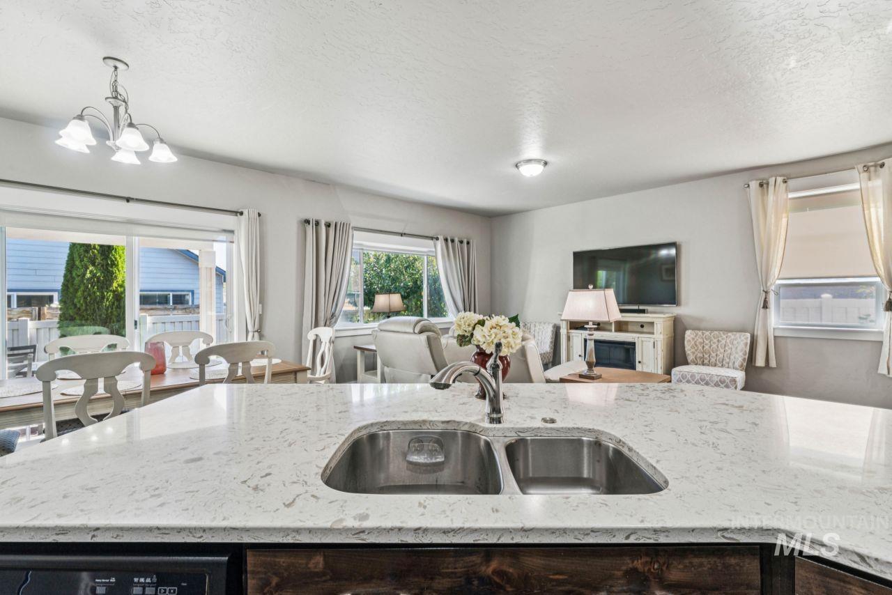 1136 Overland Trail St