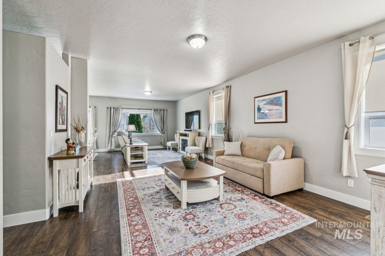 1136 Overland Trail St