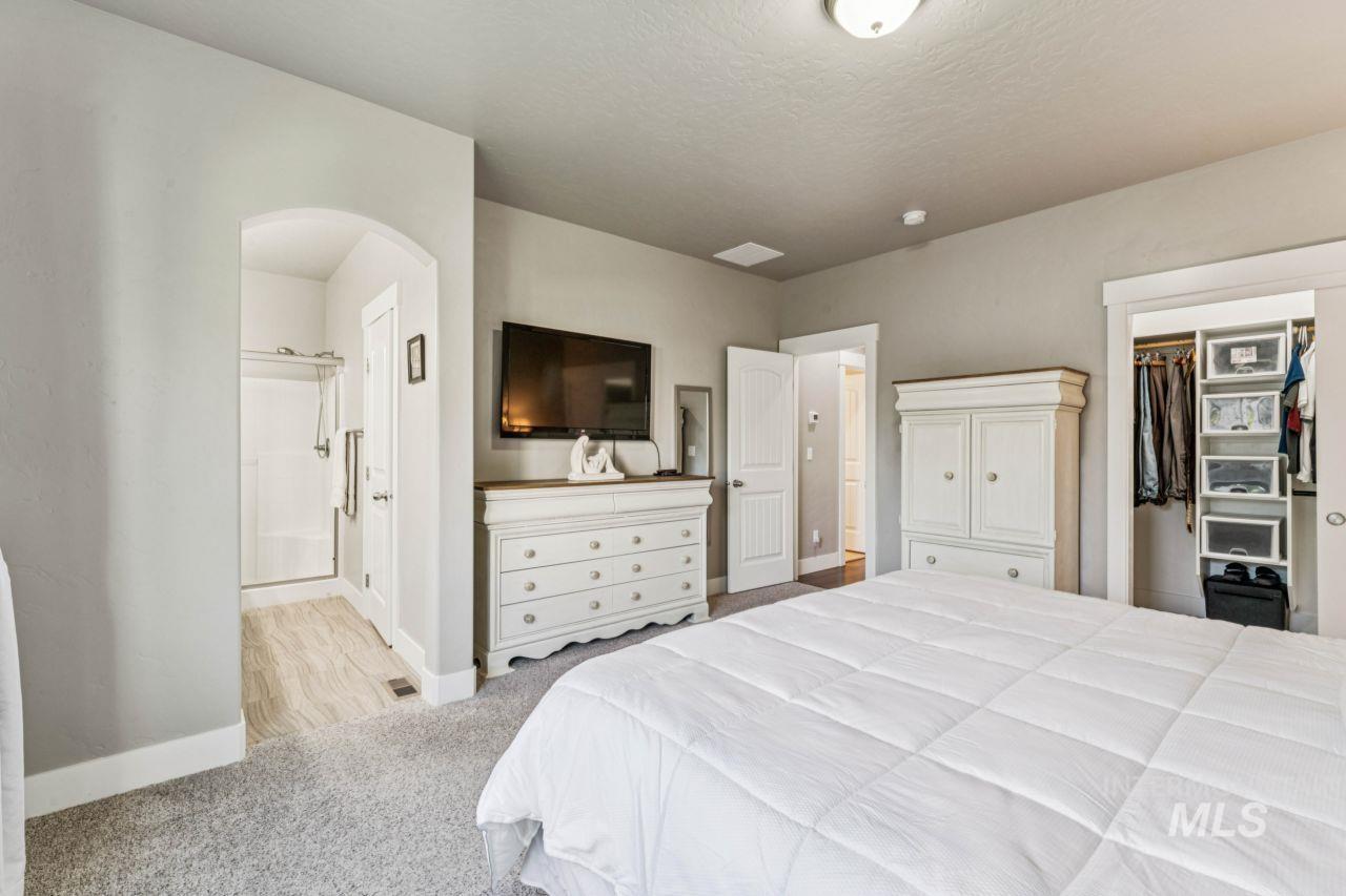 1136 Overland Trail St