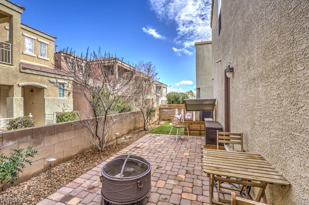 9164 Point Lace Court