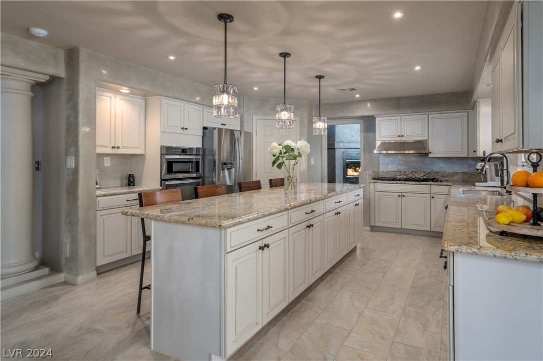 2114 Inverness Drive