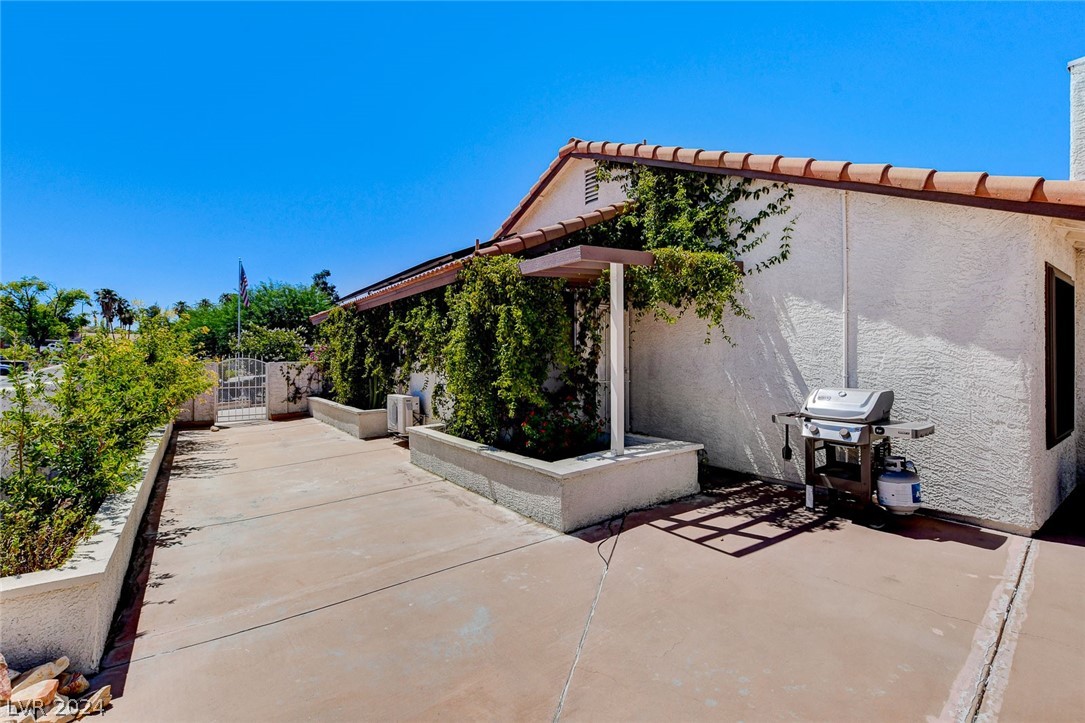 3167 Shadow Bluff Avenue