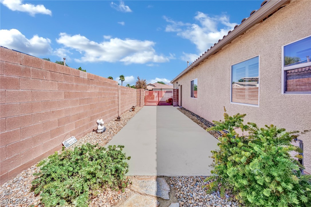 6061 Sabine Ranch Road