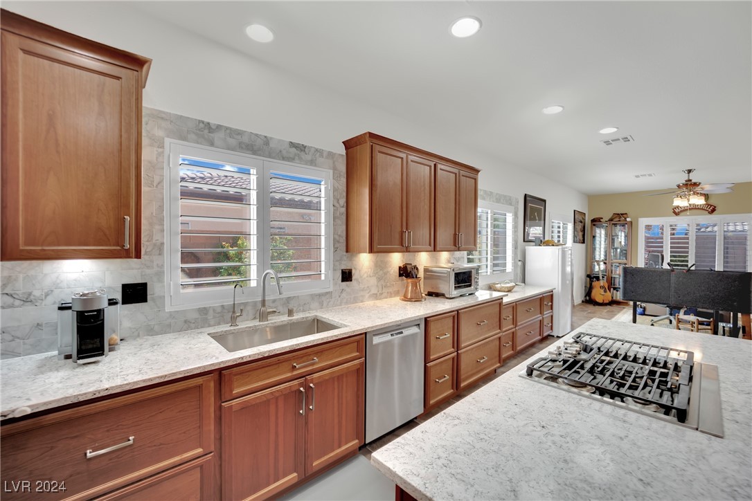 6061 Sabine Ranch Road