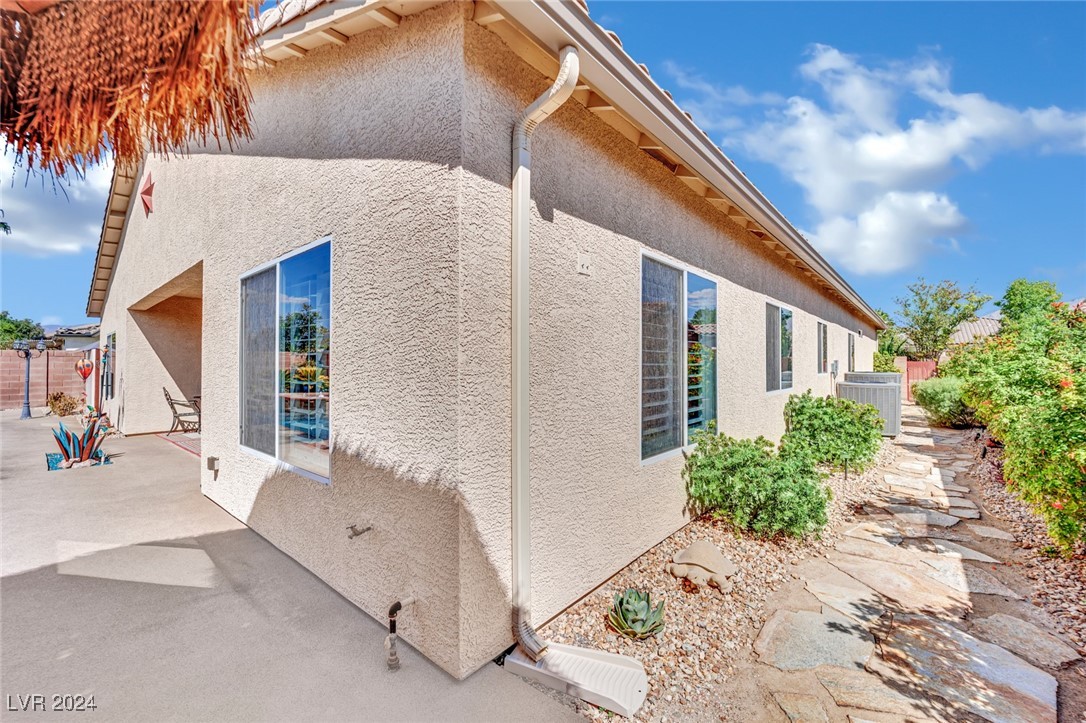 6061 Sabine Ranch Road