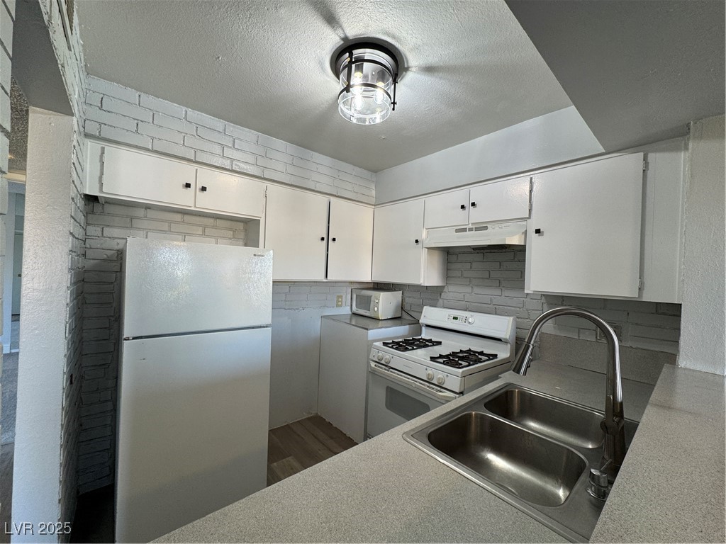 1460 Hialeah Drive D