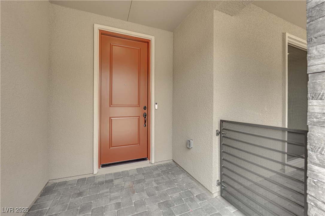 11398 Crimson Ledge Avenue