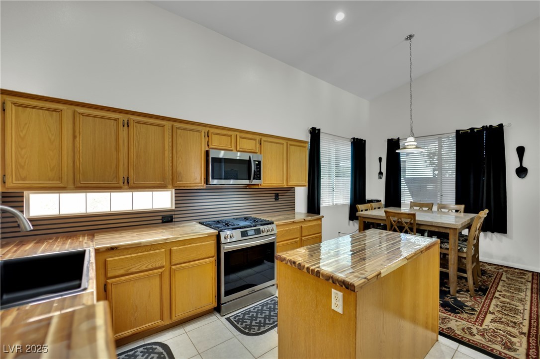 1921 Donnington Court