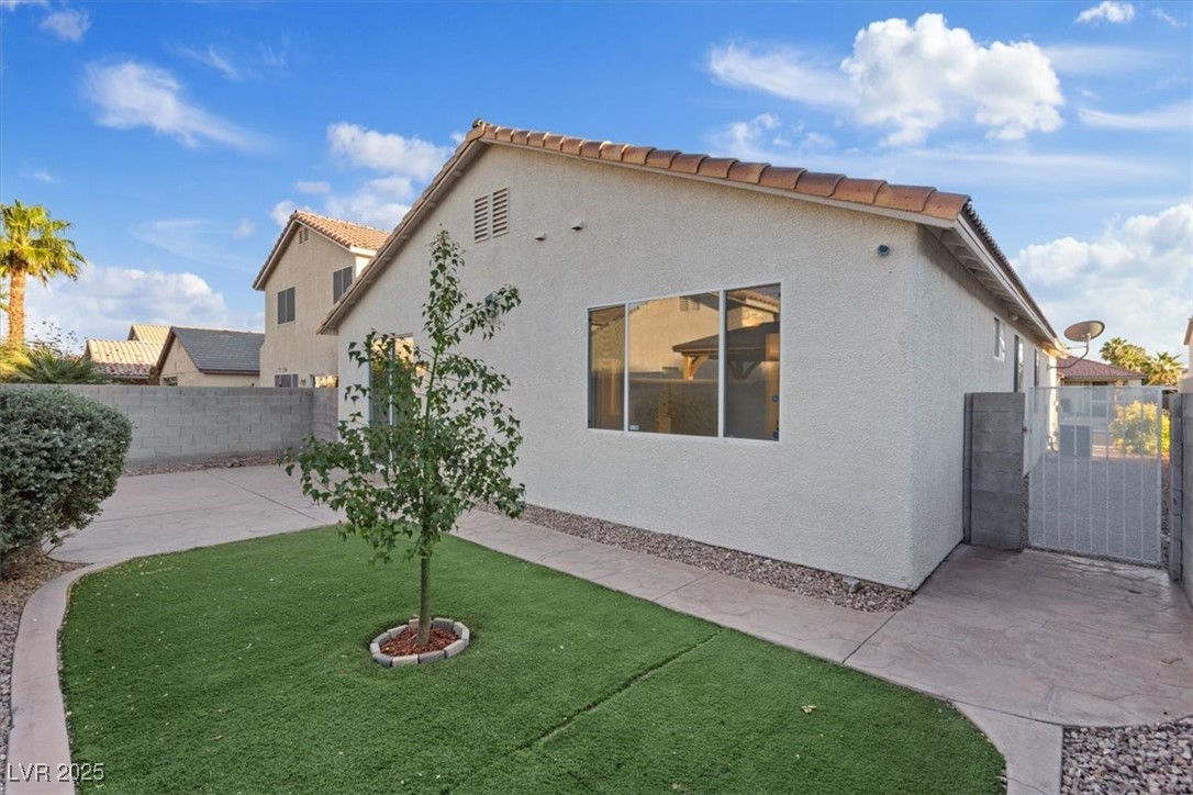 1902 Giant Pine Avenue