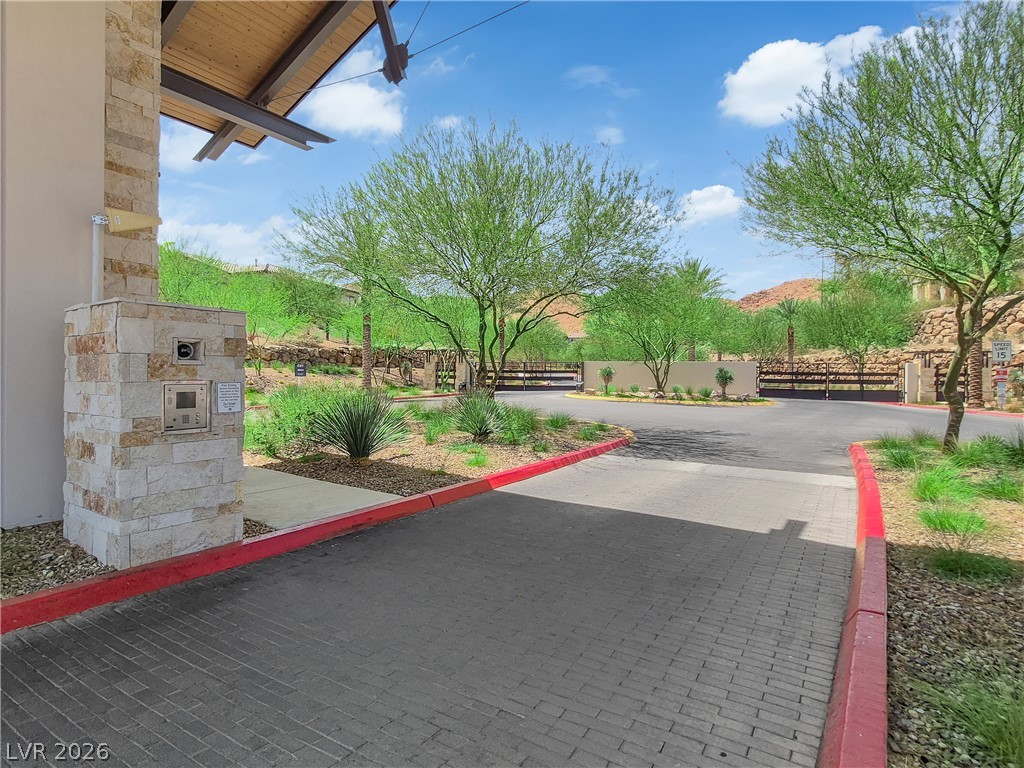 32 Stone Yucca Court