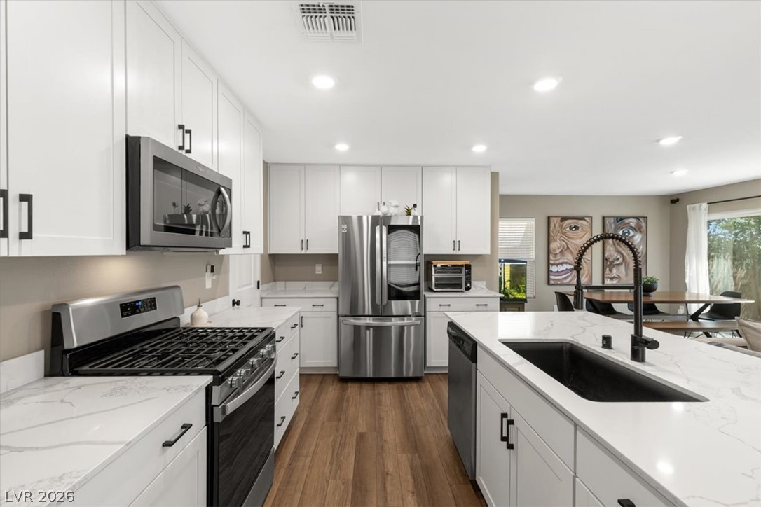 10520 Adobe Ranch Street