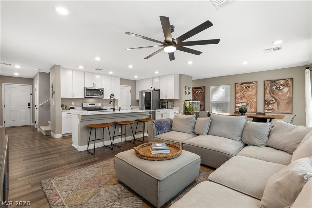 10520 Adobe Ranch Street