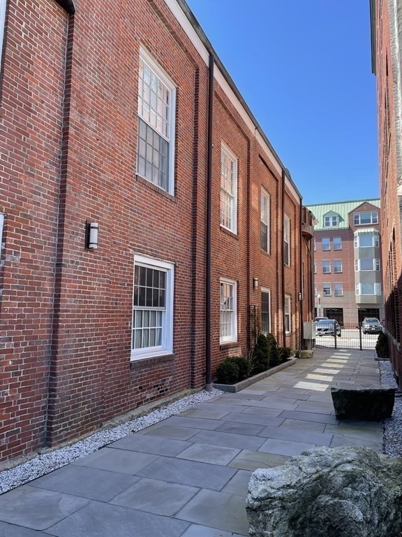 7 Crombie St # 17