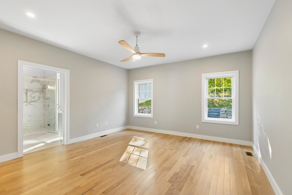 28 Riverview Rd # B, Gloucester Unit: B