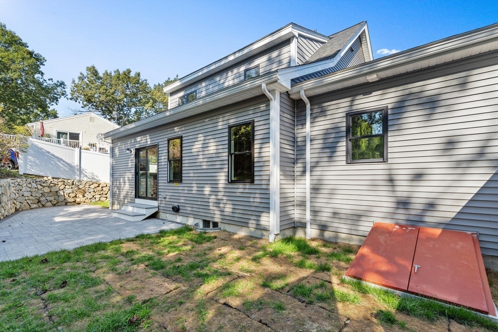 28 Riverview Rd # B, Gloucester Unit: B