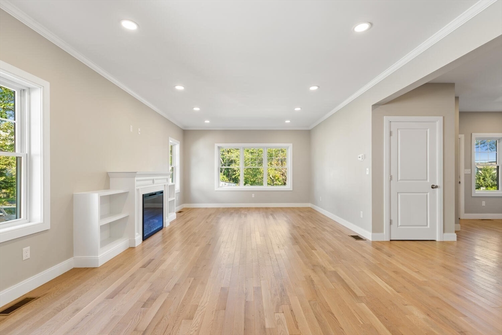 28 Riverview Rd # B, Gloucester Unit: B