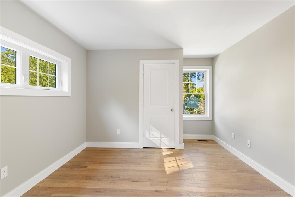 28 Riverview Rd # B, Gloucester Unit: B