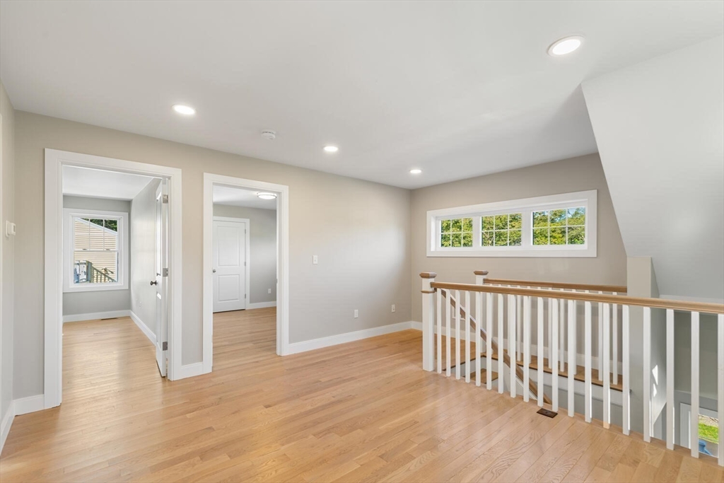 28 Riverview Rd # B, Gloucester Unit: B