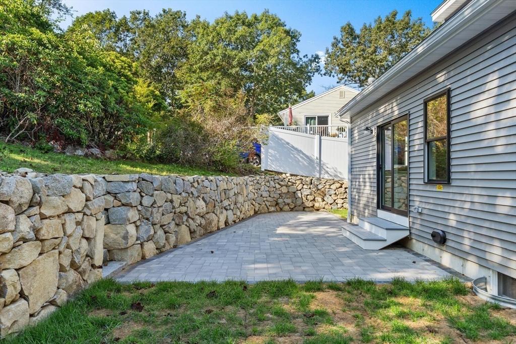 28 Riverview Rd # B, Gloucester Unit: B