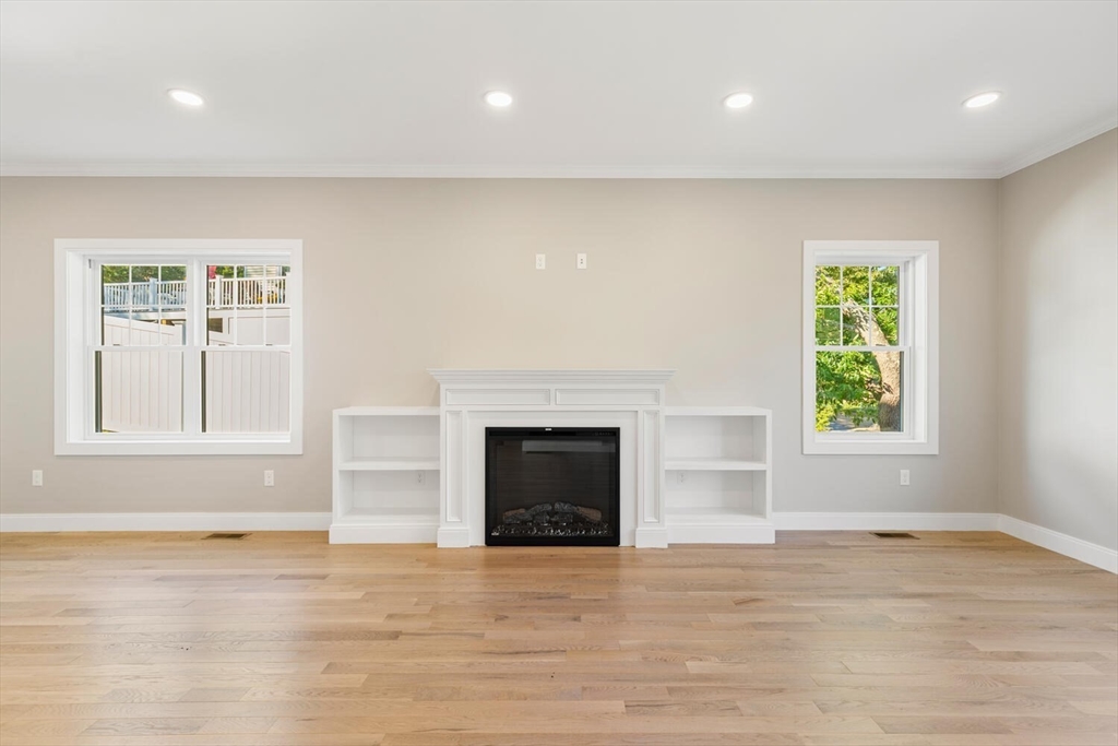 28 Riverview Rd # B, Gloucester Unit: B