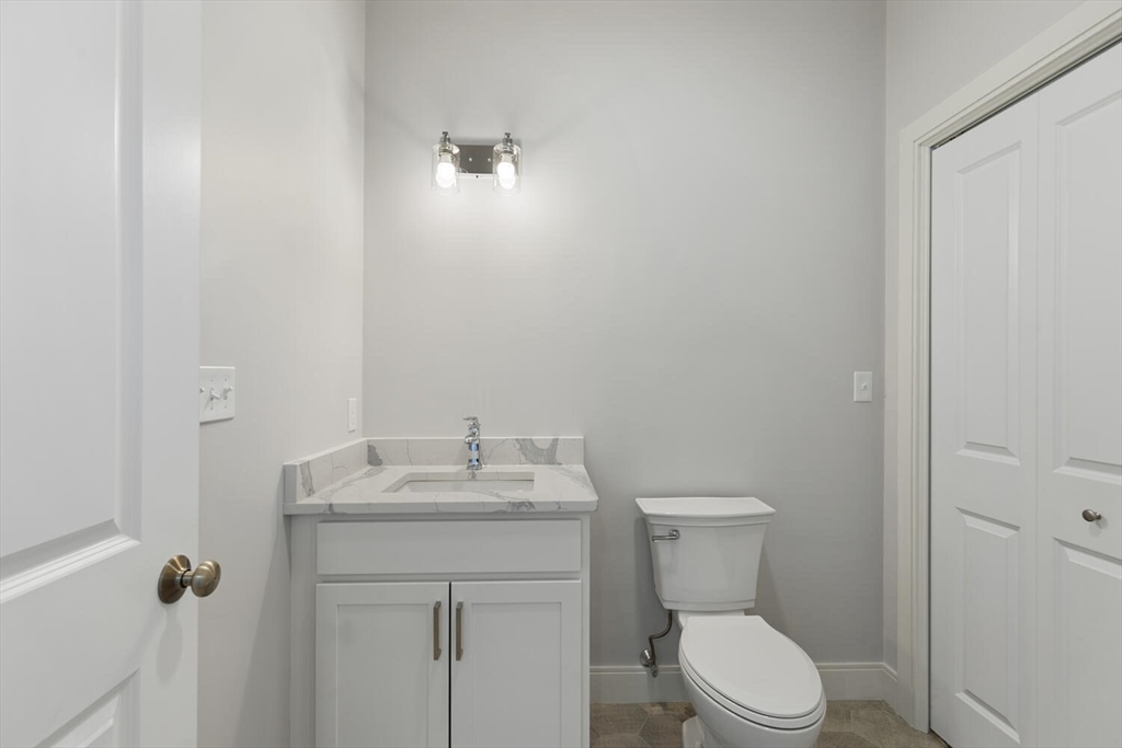 28 Riverview Rd # B, Gloucester Unit: B