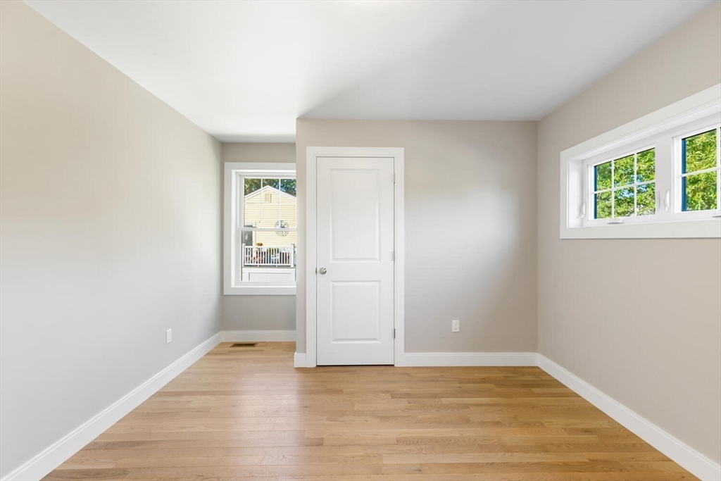 28 Riverview Rd # B, Gloucester Unit: B