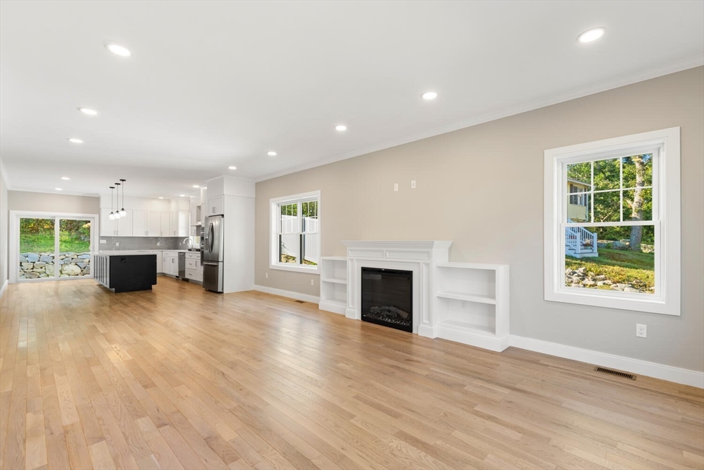 28 Riverview Rd # B, Gloucester Unit: B