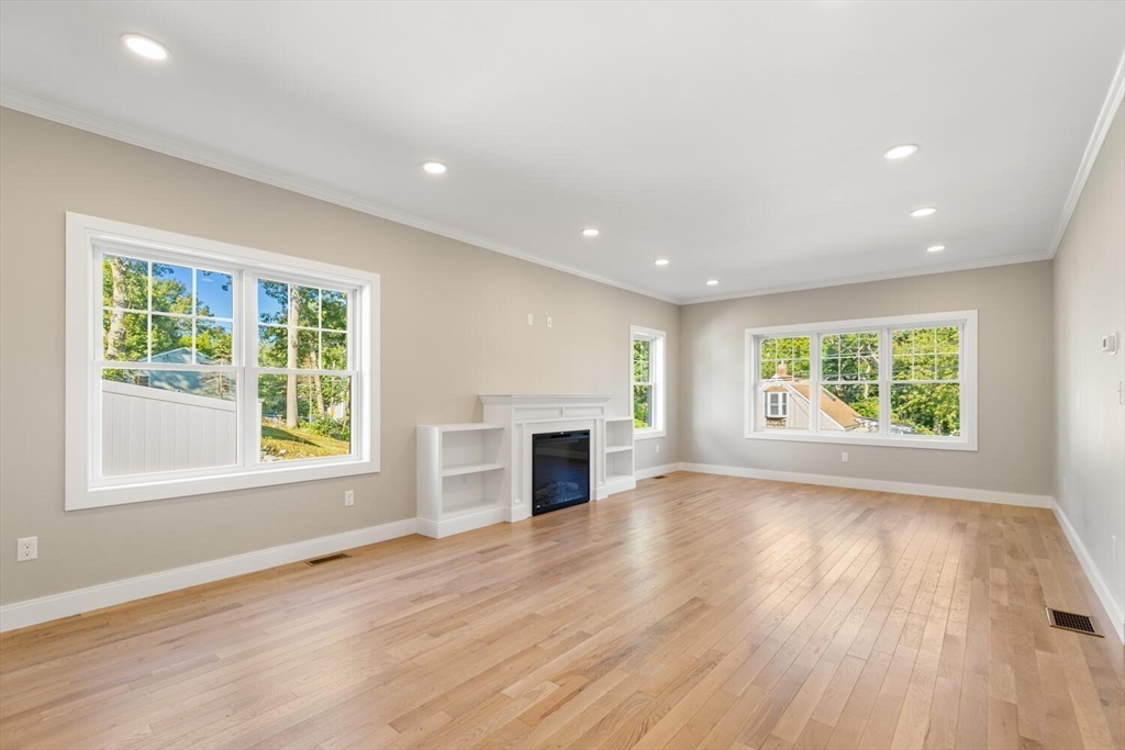 28 Riverview Rd # B, Gloucester Unit: B