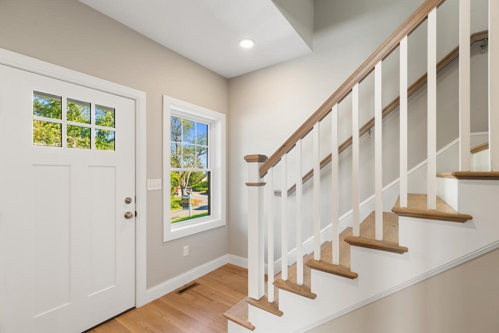 28 Riverview Rd # B, Gloucester Unit: B