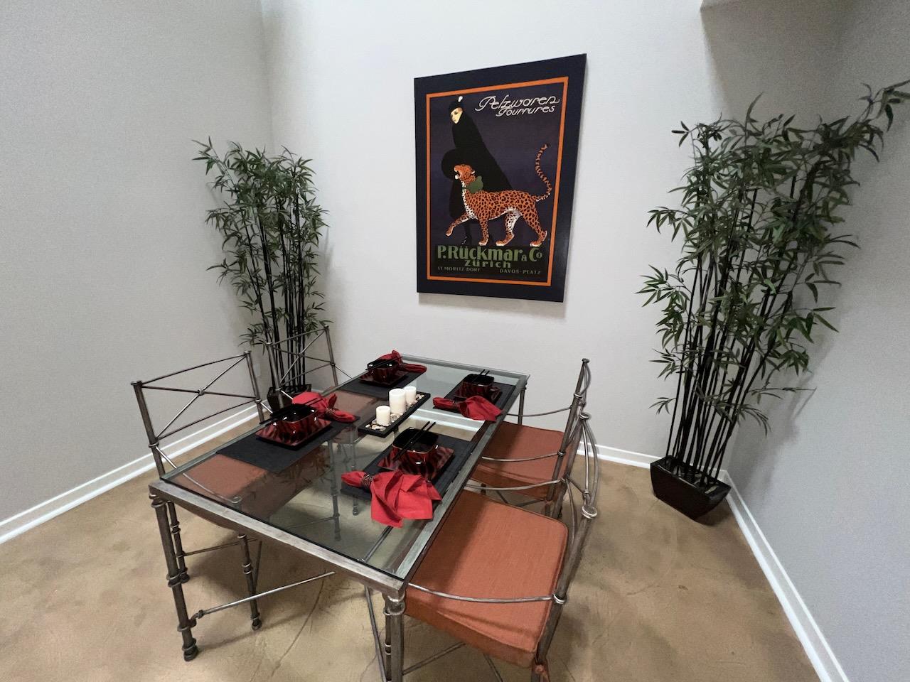 586 Manzana Place