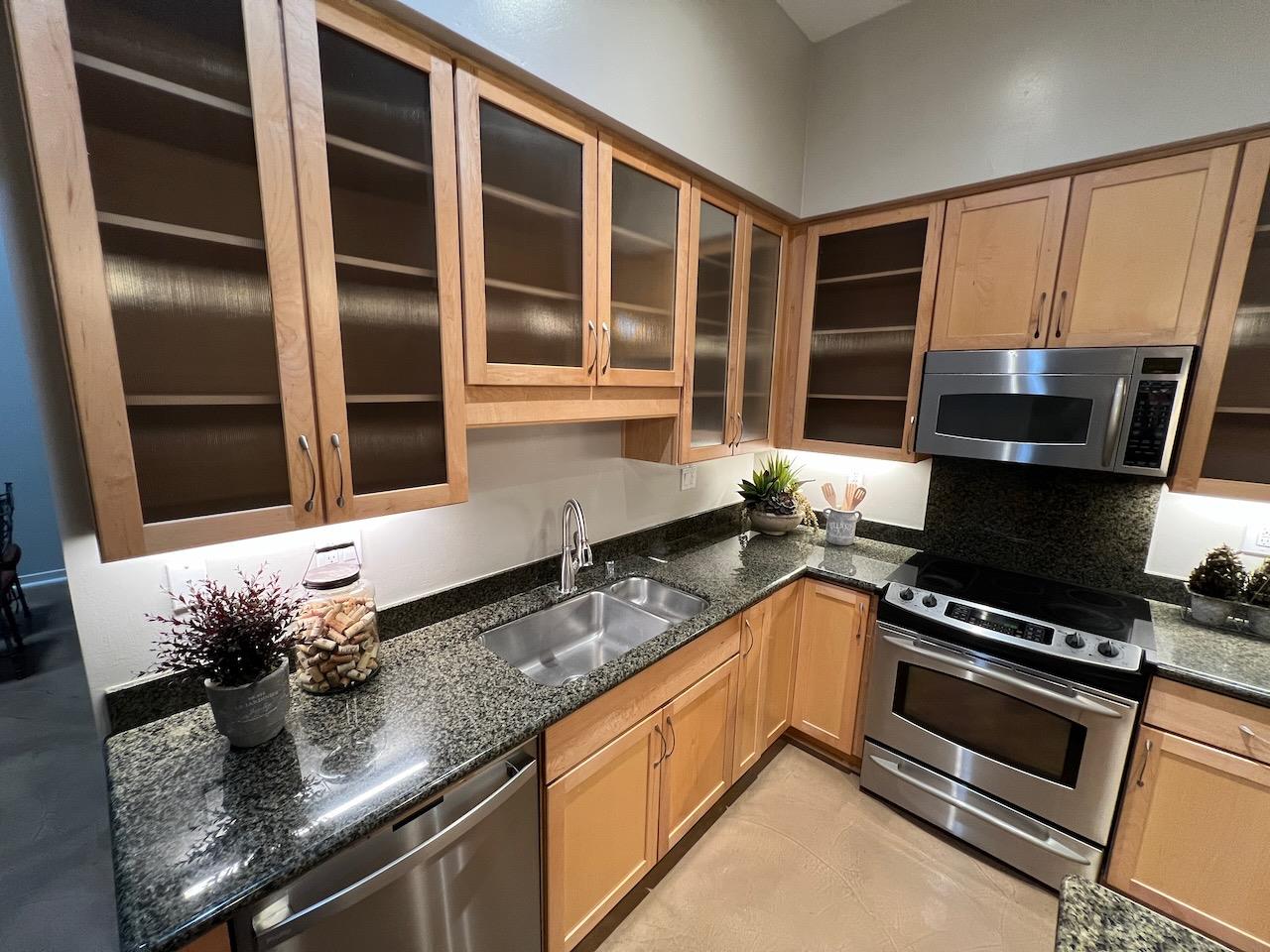586 Manzana Place