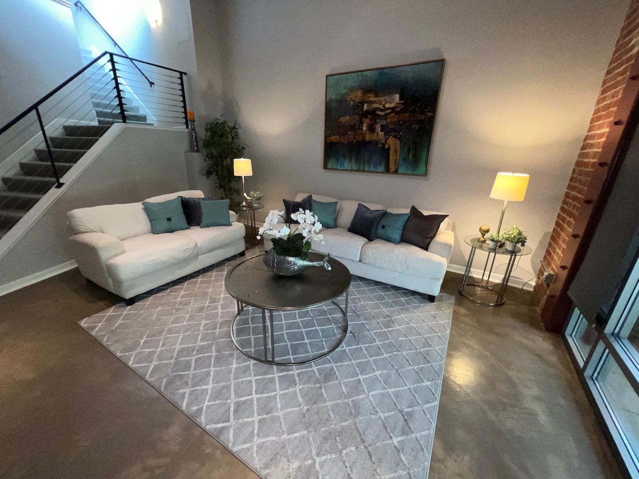 586 Manzana Place