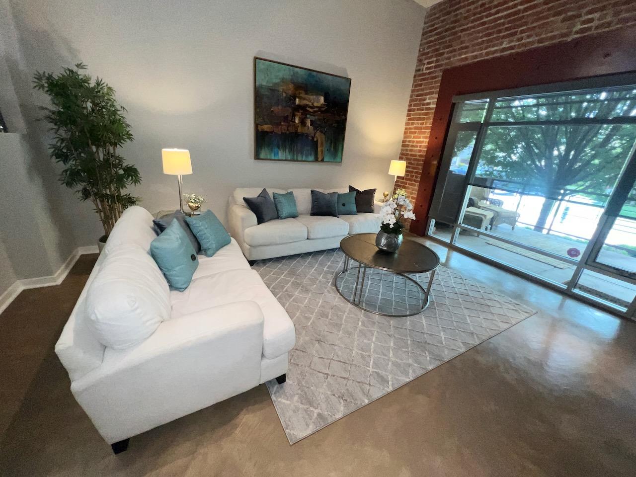 586 Manzana Place